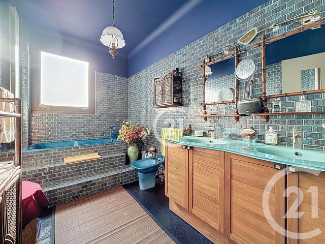 Appartement à vendre - 6 pièces - 113.35 m2 - MONTREUIL - 93 - ILE-DE-FRANCE - Century 21 Boissière Immobilier