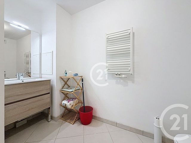 Appartement à louer - 2 pièces - 44.03 m2 - MONTREUIL - 93 - ILE-DE-FRANCE - Century 21 Boissière Immobilier