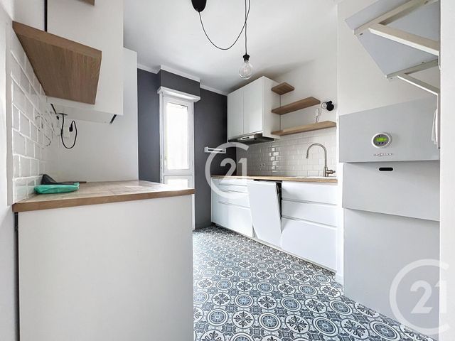 Appartement Duplex à vendre - 2 pièces - 42.06 m2 - MONTREUIL - 93 - ILE-DE-FRANCE - Century 21 Boissière Immobilier